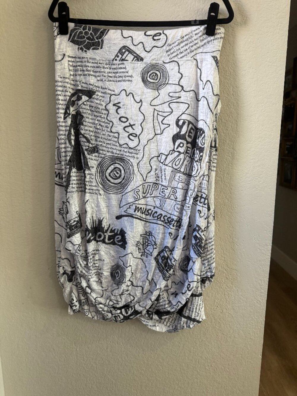 Newport by Carine Black & White Cartoon Printed Ruched Knit Skirt - Size L